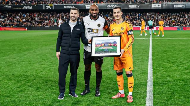 开云体育下载-【西甲】魔笛贝林破门，皇马2比1逆转拿下2025开门红