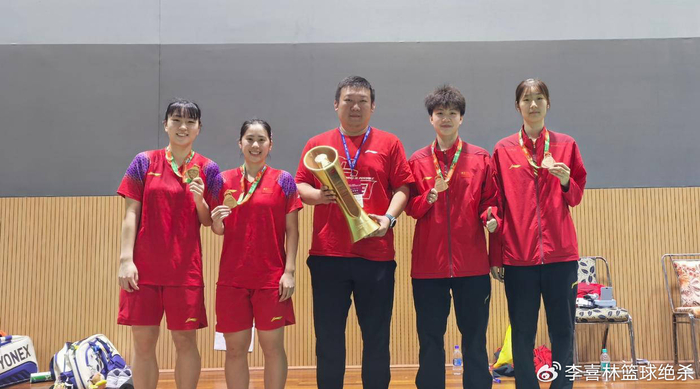 开云体育下载-夺3冠1亚！中国女羽17岁新星崛起22胜1负：看齐陈清晨贾一凡？|女双|谭可萱|混双|世青赛|女双冠军_新浪体育_新浪新闻